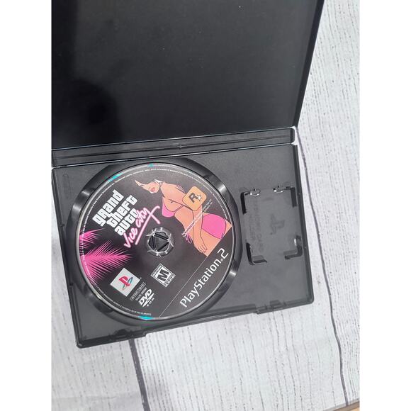 Grand Theft Auto Vice City for PS2 - Picture 2 of 3